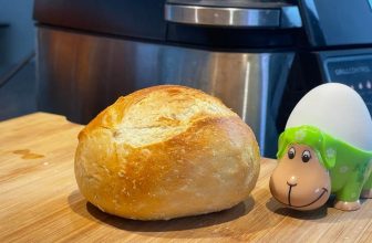 Eier und Brötchen aus der Heißluftfritteuse